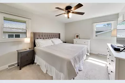 6001 Ross Drive, Woodridge, IL 60517 - Photo 14