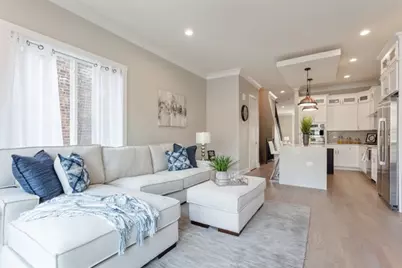 530 E 44th Place, Chicago, IL 60653 - Photo 8