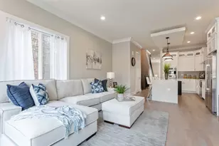 530 E 44th Pl, Chicago, IL 60653 - Photo 8