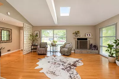 426 Amherst Avenue, Des Plaines, IL 60016 - Photo 2