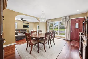 382 Maple Ln, Elk Grove Village, IL 60007 - Photo 4