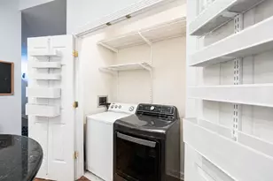 926 W Barry Ave, Chicago, IL 60657 - Photo 14