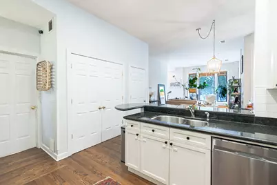 926 W Barry Avenue #2, Chicago, IL 60657 - Photo 4