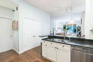 926 W Barry Ave, Chicago, IL 60657 - Photo 4