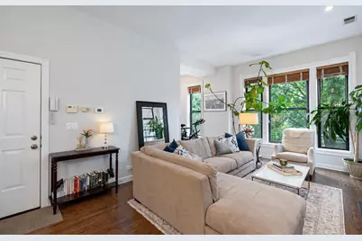 926 W Barry Avenue #2, Chicago, IL 60657 - Photo 2
