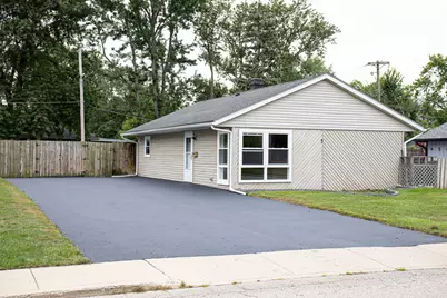 3 Walnut Street, Carpentersville, IL 60110 - Photo 2