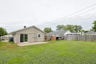 3 Walnut St, Carpentersville, IL 60110 - Photo 18
