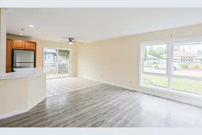 3 Walnut Street, Carpentersville, IL 60110 - Photo 6