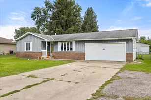 1407 Fulton St, Streator, IL 61364 - Photo 2
