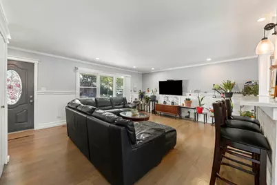 639 N Indiana Street, Elmhurst, IL 60126 - Photo 2