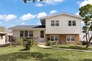 639 N Indiana St, Elmhurst, IL 60126 - Photo 1