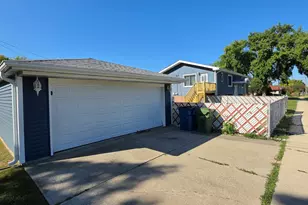 10301 Minnick Ave, Oak Lawn, IL 60453 - Photo 8