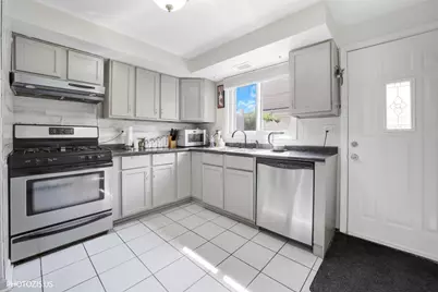 9045 Emerson Drive, Des Plaines, IL 60016 - Photo 4