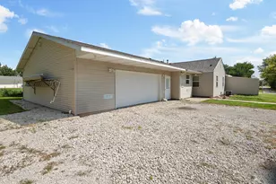 101 E 7th St, Sherrard, IL 61281 - Photo 2