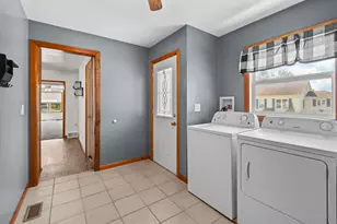 101 E 7th St, Sherrard, IL 61281 - Photo 4
