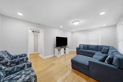 2115 Halsey Drive, Des Plaines, IL 60018 - Photo 4