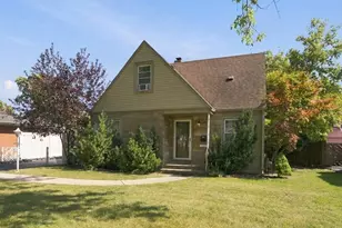 2115 Halsey Dr, Des Plaines, IL 60018 - Photo 1