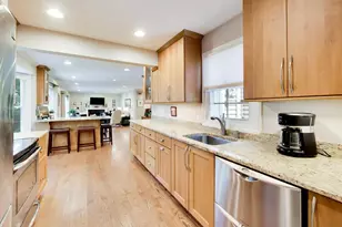 18 The Ct Of Greenway Ct, Northbrook, IL 60062 - Photo 12