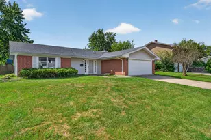 1025 Mayfield Ln, Hoffman Estates, IL 60169 - Photo 2