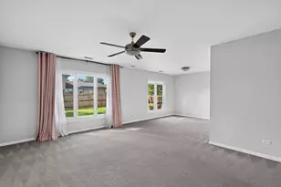 1025 Mayfield Ln, Hoffman Estates, IL 60169 - Photo 4