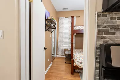 3906 W Montrose Avenue, Chicago, IL 60618 - Photo 12