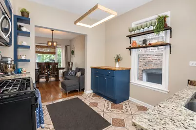 3906 W Montrose Avenue, Chicago, IL 60618 - Photo 4