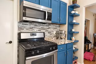 3906 W Montrose Ave, Chicago, IL 60618 - Photo 6