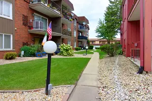 8620 W 95th St, Hickory Hills, IL 60457 - Photo 20