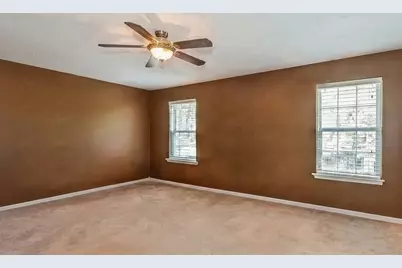 9411 Fountain Point Circle, Darien, IL 60561 - Photo 10