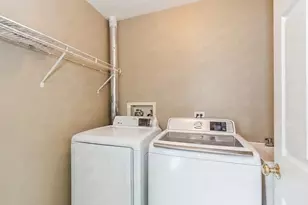 9411 Fountain Point Cir, Darien, IL 60561 - Photo 18