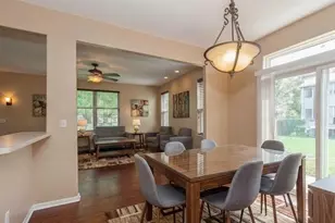 9411 Fountain Point Cir, Darien, IL 60561 - Photo 6