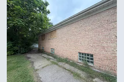 319 154th Place, Calumet City, IL 60409 - Photo 4