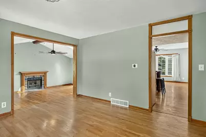 2105 W Bedford Road, Freeport, IL 61032 - Photo 4