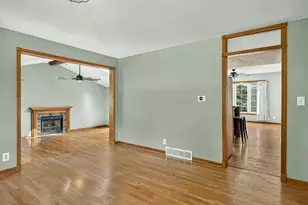 2105 W Bedford Rd, Freeport, IL 61032 - Photo 4