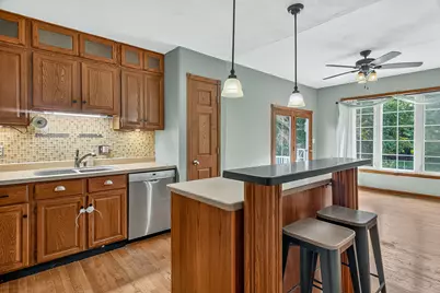 2105 W Bedford Road, Freeport, IL 61032 - Photo 14