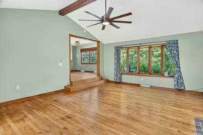 2105 W Bedford Road, Freeport, IL 61032 - Photo 10