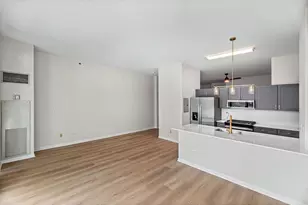 340 W Superior St, Chicago, IL 60654 - Photo 4