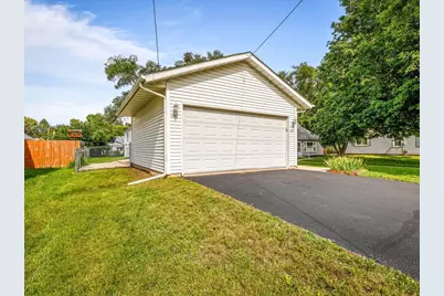 610 Sydney Avenue, Loves Park, IL 61111 - Photo 2