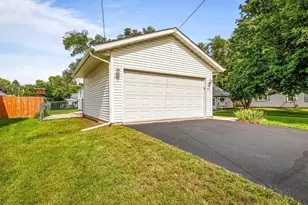 610 Sydney Ave, Loves Park, IL 61111 - Photo 2