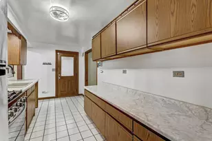 8115 Sayre Ave, Burbank, IL 60459 - Photo 12