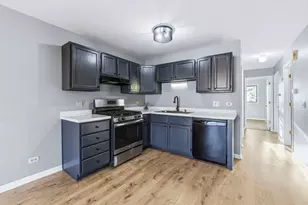 1820 W Highland Ave, Elgin, IL 60123 - Photo 4