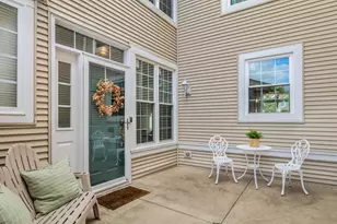 2287 W Bentley Ln, Round Lake, IL 60073 - Photo 2