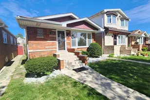 7034 W 63rd Pl, Chicago, IL 60638 - Photo 2