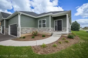 2206 Maggie Ln, Sycamore, IL 60178 - Photo 2