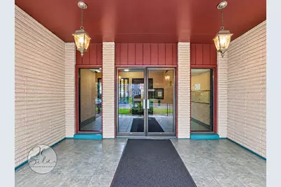 131 W Ellis Avenue #21, Libertyville, IL 60048 - Photo 2