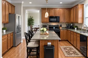 410 Thornwood Way, South Elgin, IL 60177 - Photo 8
