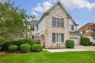 527 Mallard Point Dr, North Aurora, IL 60542 - Photo 2