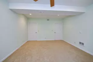 527 Mallard Point Dr, North Aurora, IL 60542 - Photo 32