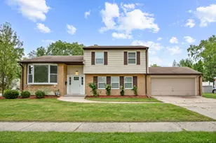 1505 E Michele Dr, Palatine, IL 60074 - Photo 2