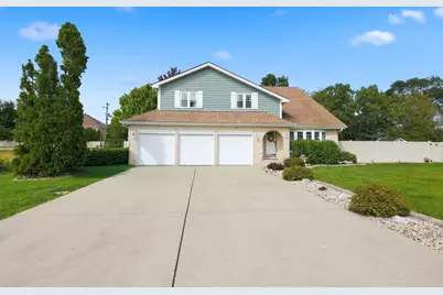 10 Americana Court, Roselle, IL 60172 - Photo 2